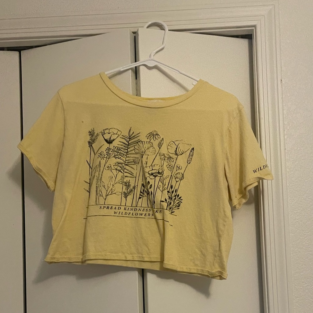 Yellow cropped t-shirt